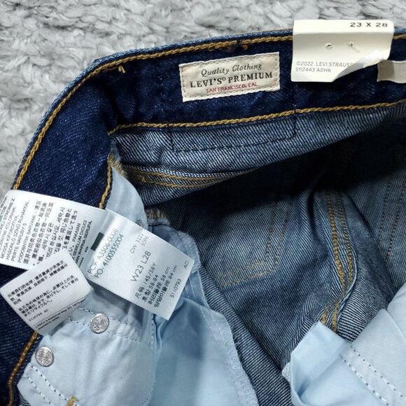 Levi’s Premium 80's Mom Jeans High Rise Tapered Dark Wash Blue Size 23 x 30 - Picture 7 of 12